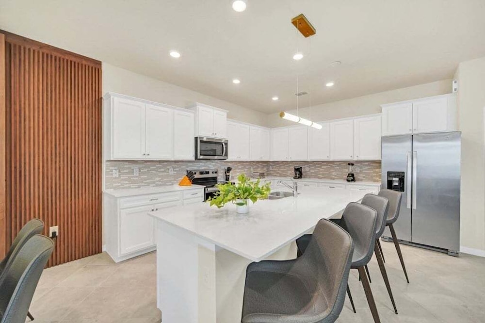 Everyone's Family Fun Home, Slides In Kids Rooms 10 Bedroom Villa