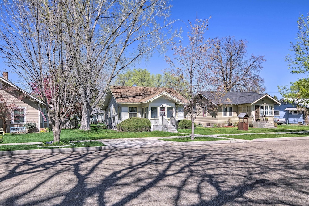 Charming Home in Downtown Nampa w/ Patio + Yard! view 3