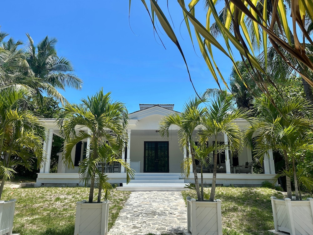 Hibiscus Hill Cricket Pavilion - Retreat Near Pink Sand Beach 2 Bedroom Cottage