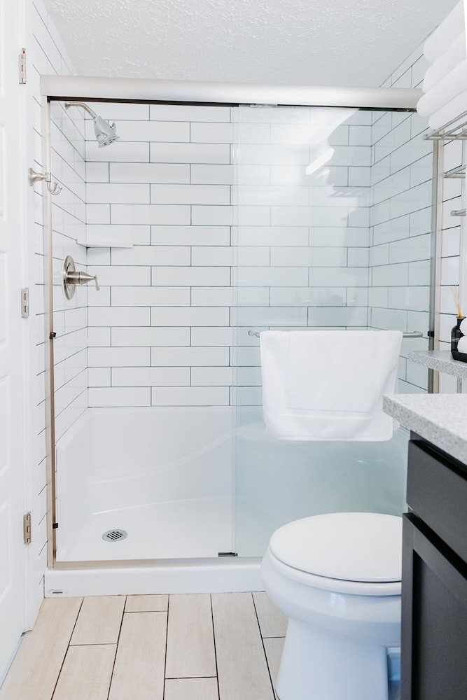 The Vinyl at Music Row - 1 Bedroom Garden Suite