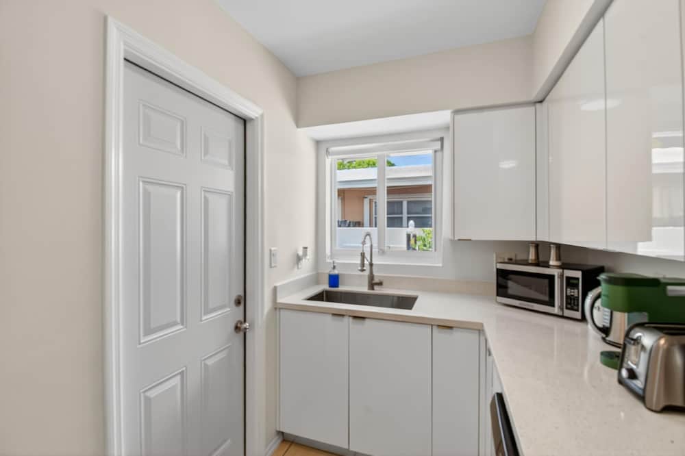 Victoria Park's Secret #1 - 6ppl