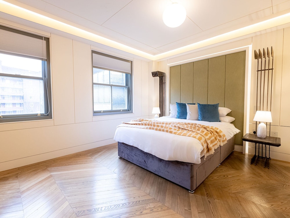 Five Bedroom Near Camden Arts Centre by Bevilla