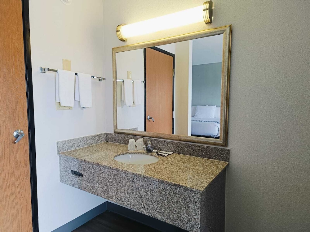 Capital O Travelers Inn Lawton Fort Sill