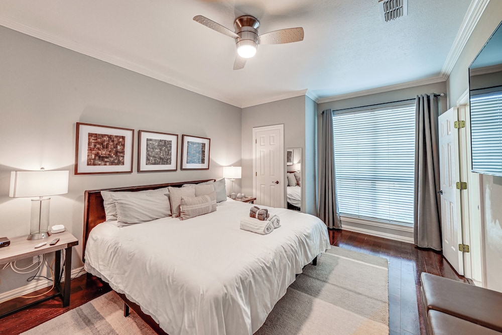 Relax By Pool, Soak in Hot Tub: Plano Home