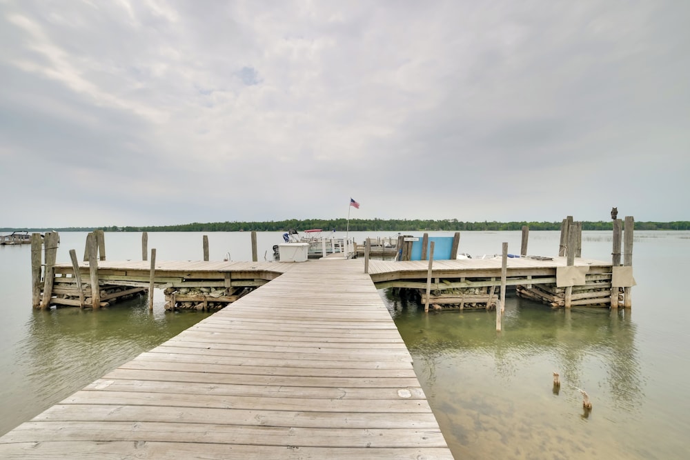 Steps to Lake: Cedarville Cabin w/ Community Perks