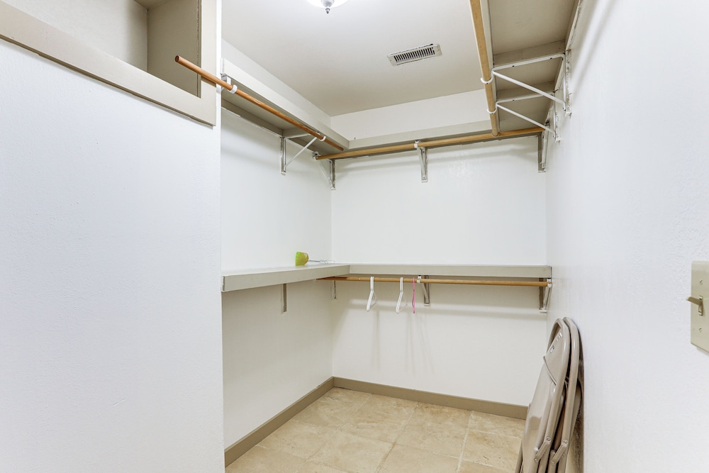 3 Mi to Spring River: Fully Furnished Outdoor Gem!