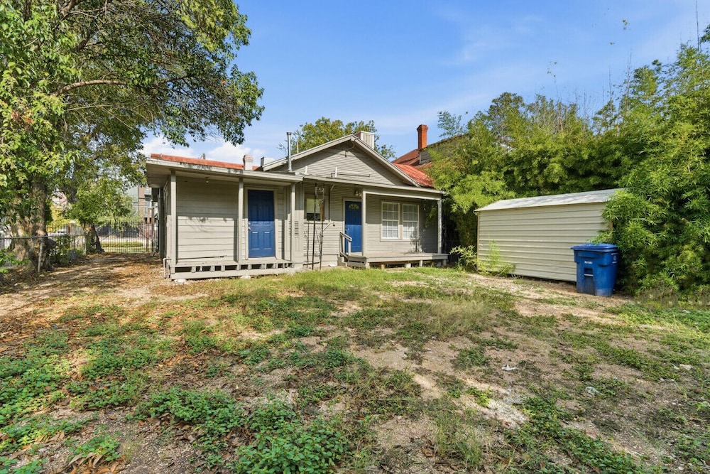 Spacious 2BR Duplex Near Downtown San Antonio