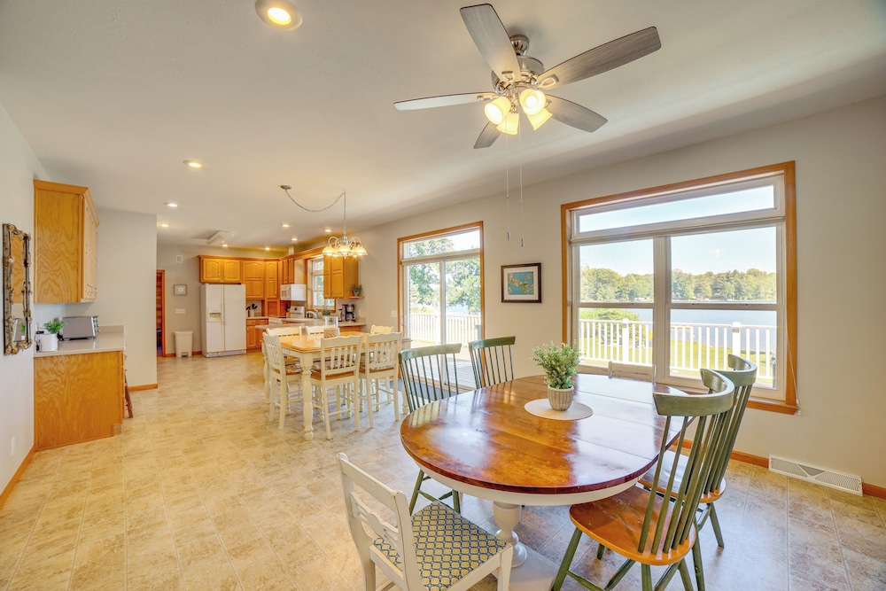 Live Large on Saddle Lake! Family Home w/ Dock