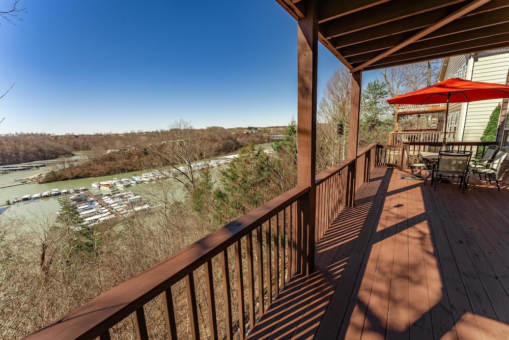 Lake It Easy 3 Level Home