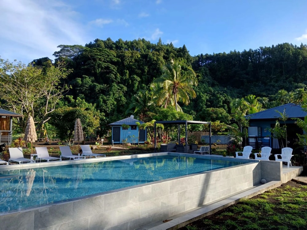 Sublime Tahiti Beach Retreat