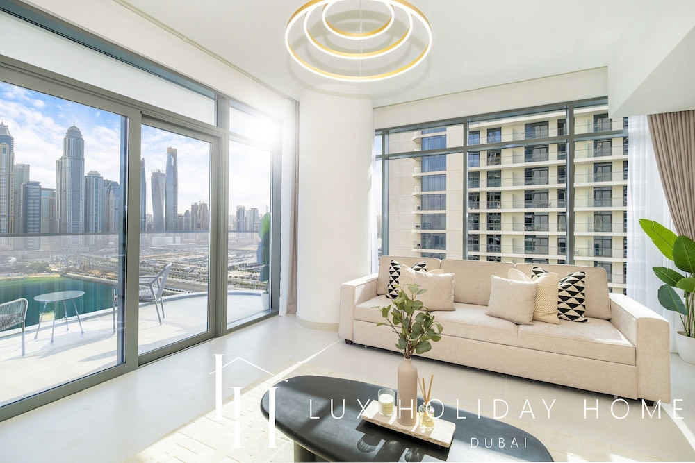LUX The Marina Vista Beachfront Suite