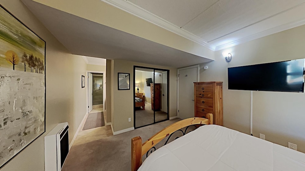 Spacious 3 Bed 3 Bath Condo with 3 Spas and Great View - Just Steps Away from Ski Adventure! by RedAwning view 4