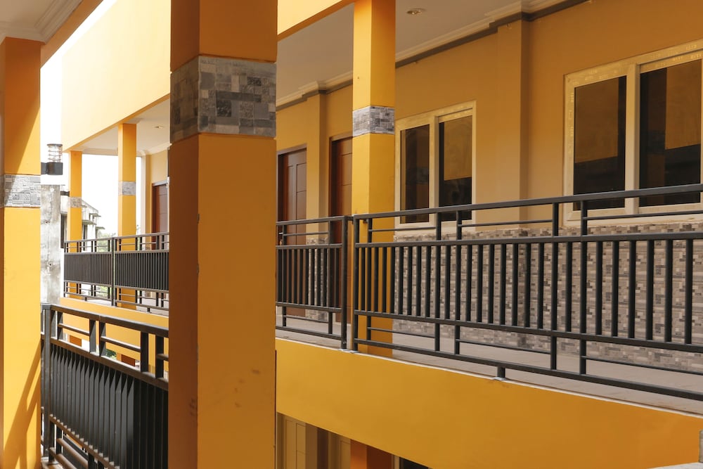 RedDoorz Plus near Palembang Square Mall