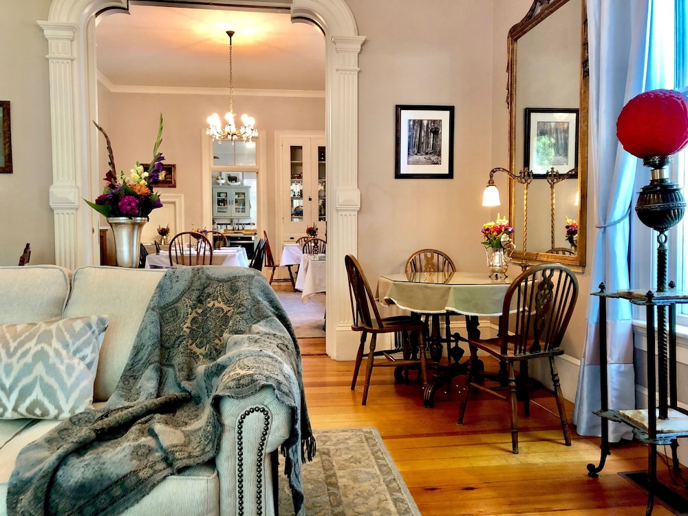 Ashland Vacations - McCall House Boutique Inn - Property Image 29