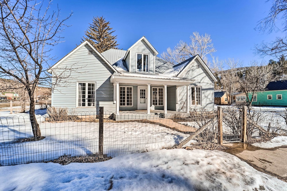 'dolorable' Home w/ Yard - Walk to River! view 5