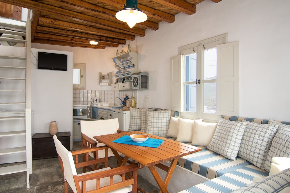 Serifos Houses Hora