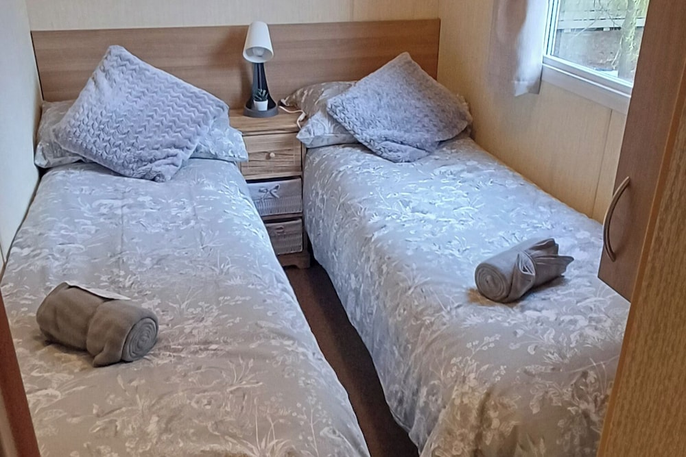 Luxury Family Lodge, Decking, Parking, Tattershall