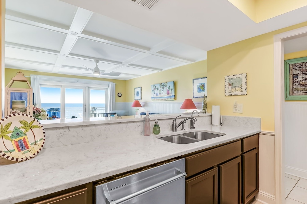 Ketch Courtyard 405 2 Bedroom Condo