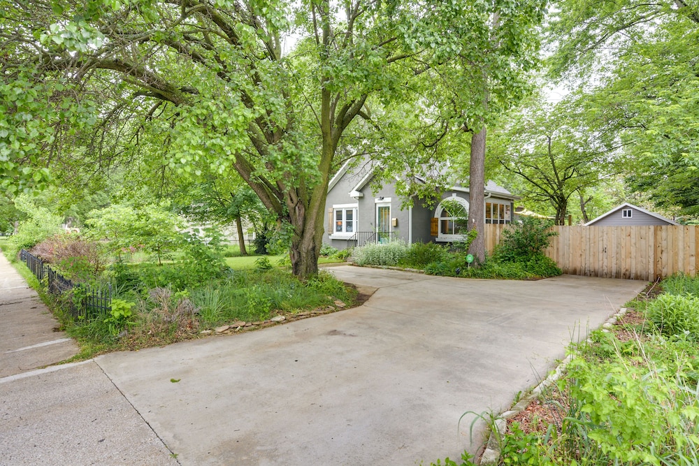 Springfield Vacations - Whimsical Cottage Near Springfield Art Museum! - Property Image 7