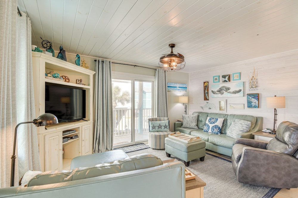 Balcony w/ Pool & Beach Views: Gulf Shores Condo!