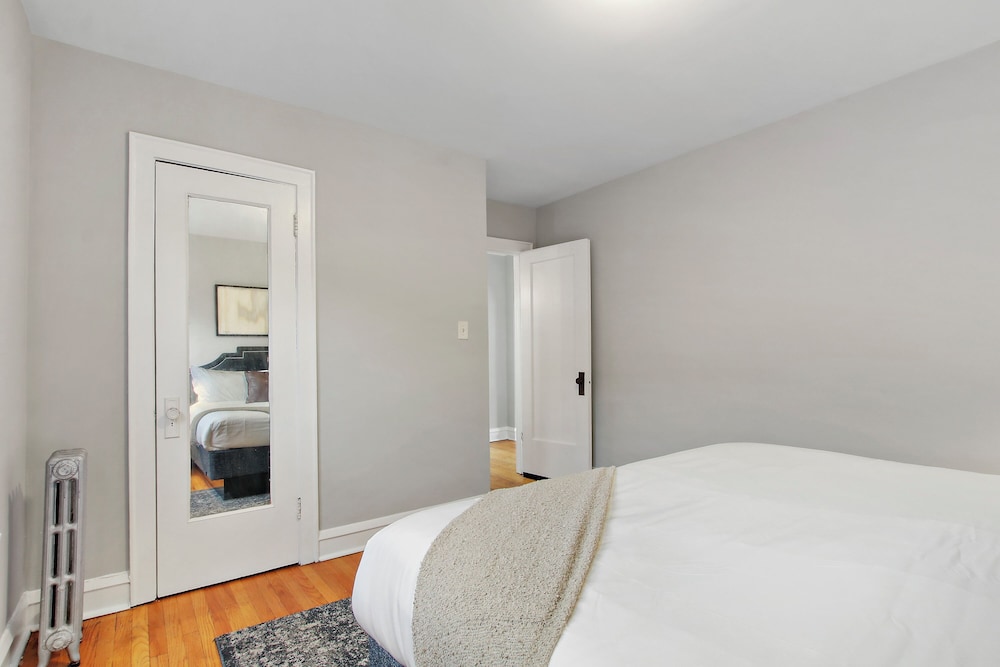 1BR Vibrant Apt - Montrose 2E