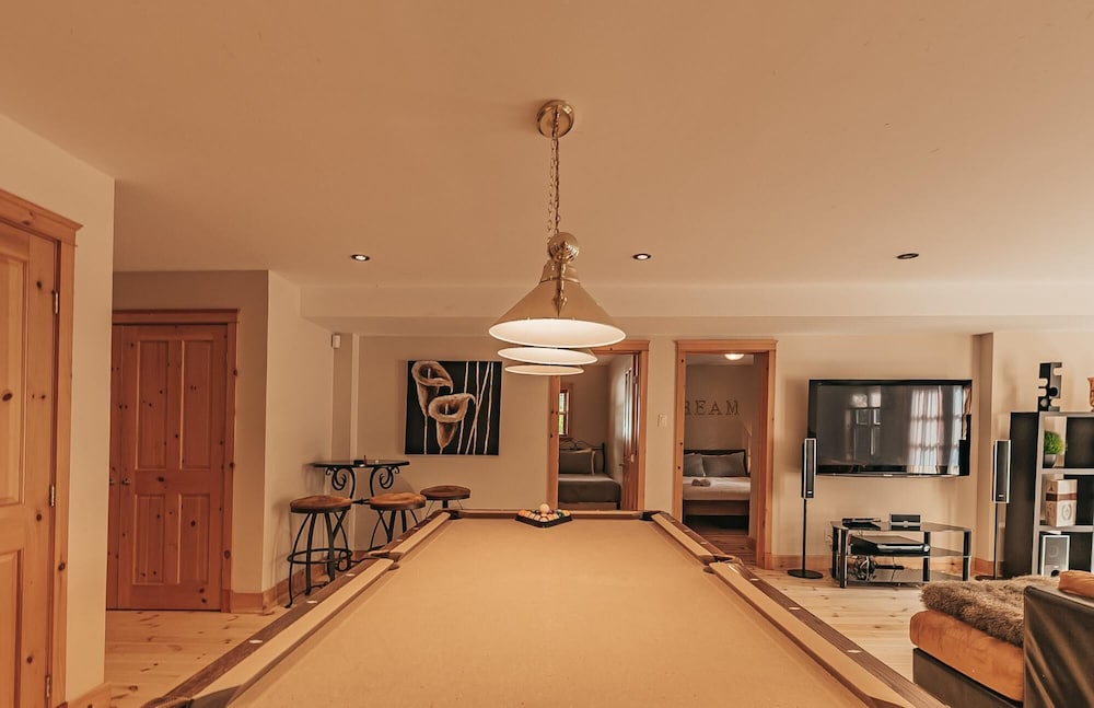 Harfang 51 - Stunning log Cottage With Private hot tub Pool and Scandinavian dry Barrel Sauna