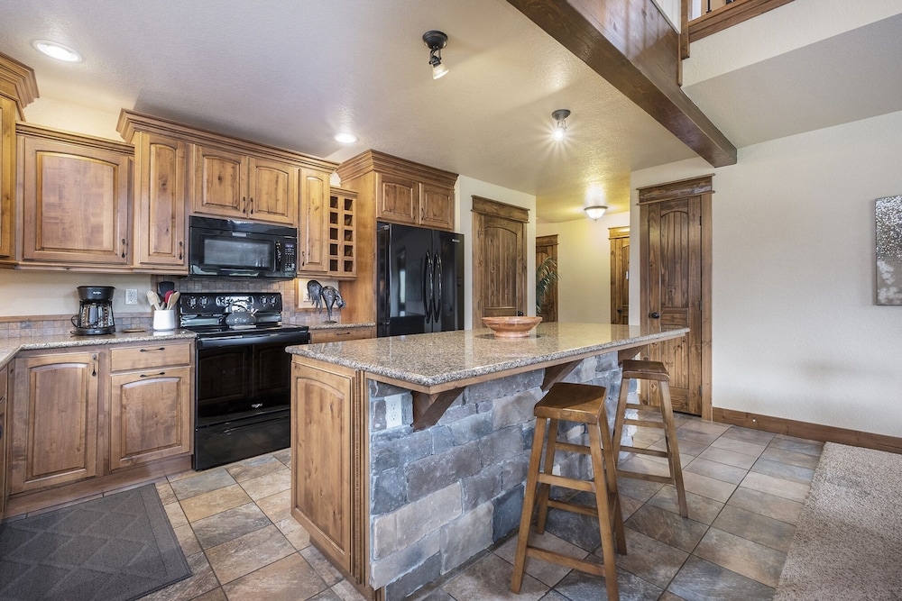 Twin Pines -- Ev 6123 3 Bedroom Townhouse by RedAwning - Property Image 40