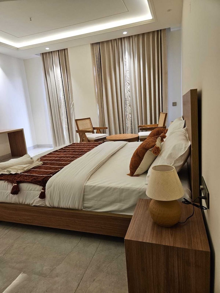 Hotel Dwellr