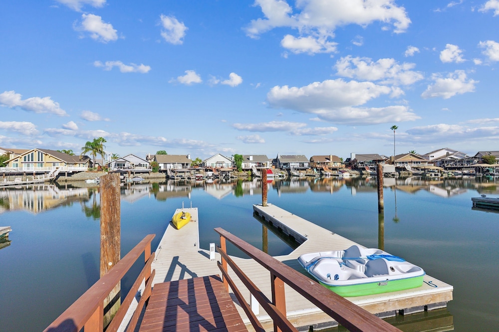 Waterfront Escape With Private Dock 3 Bedroom Home