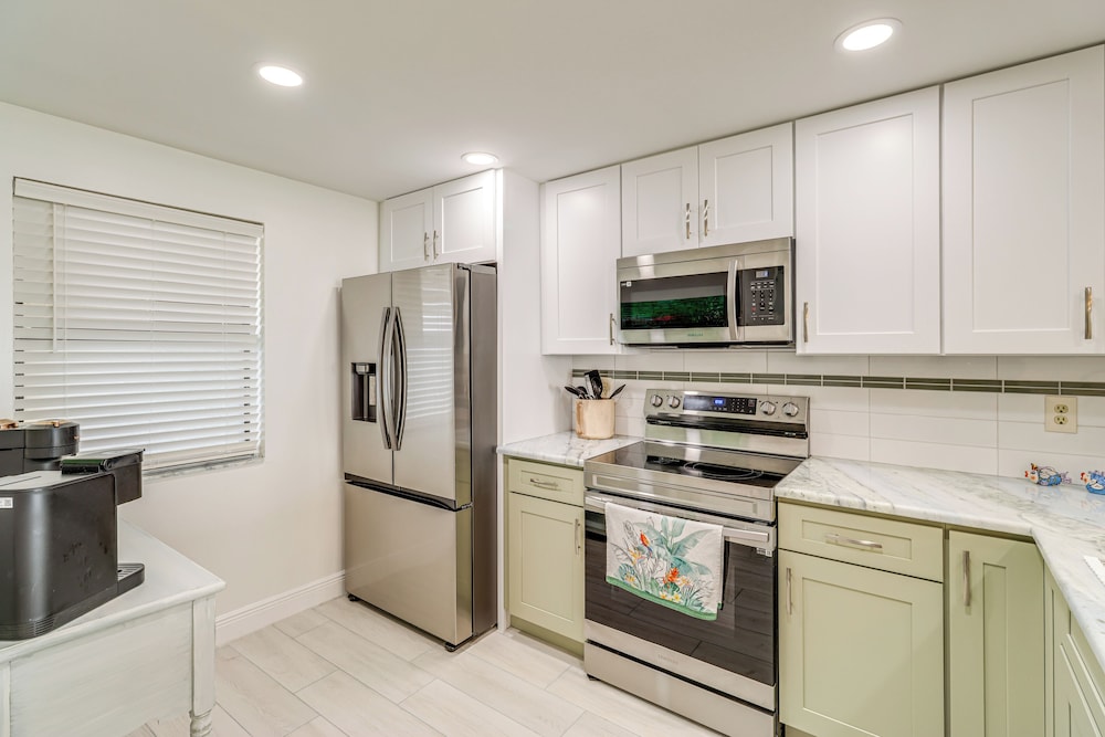 Hutchinson Island Condo w/ Views & Pool Access