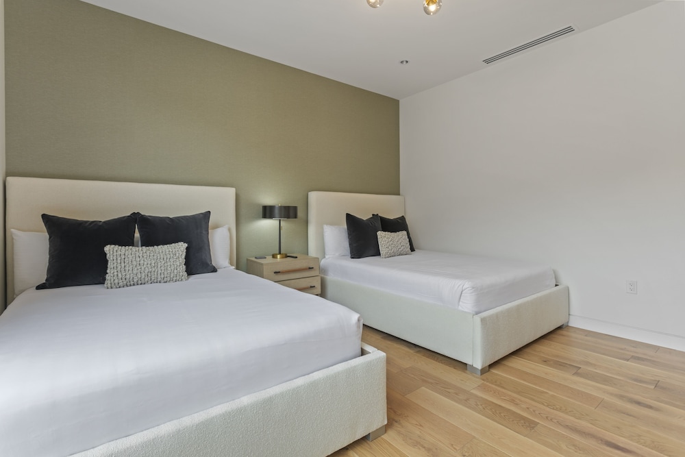 1504 Founders Place - Three Bedroom Deluxe 3 Condo