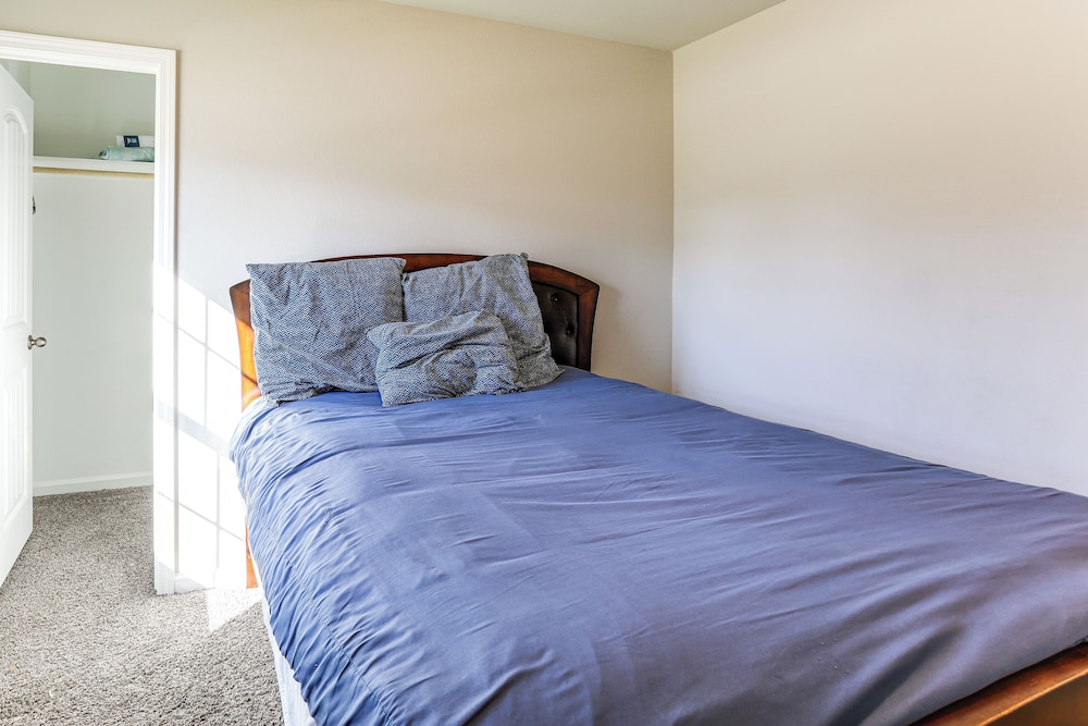 13 Mi to Baton Rouge: Family-friendly Home