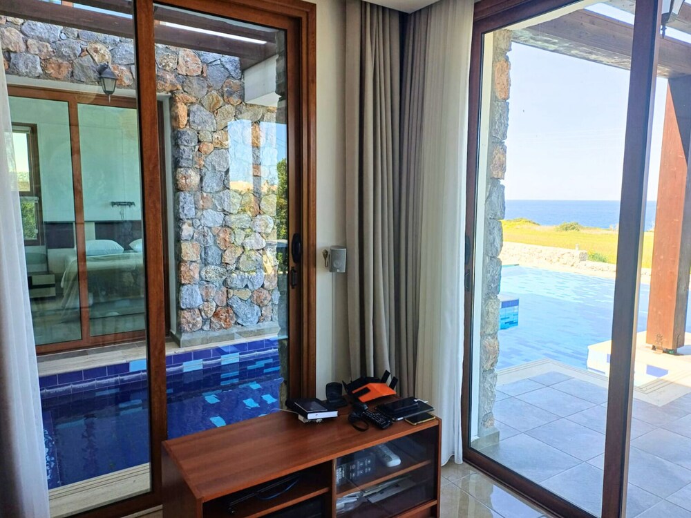 Luxurious Villa With Breathtaking Seaview