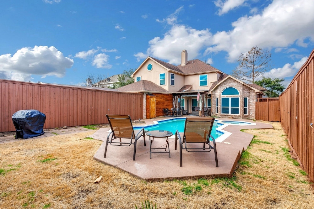 Discount Included! Stunning, Modern, Spacious Getaway Fits Any Group, 2 Game Rooms, Hot Tub 5 Bedroom Home by Redawning - Property Image 19
