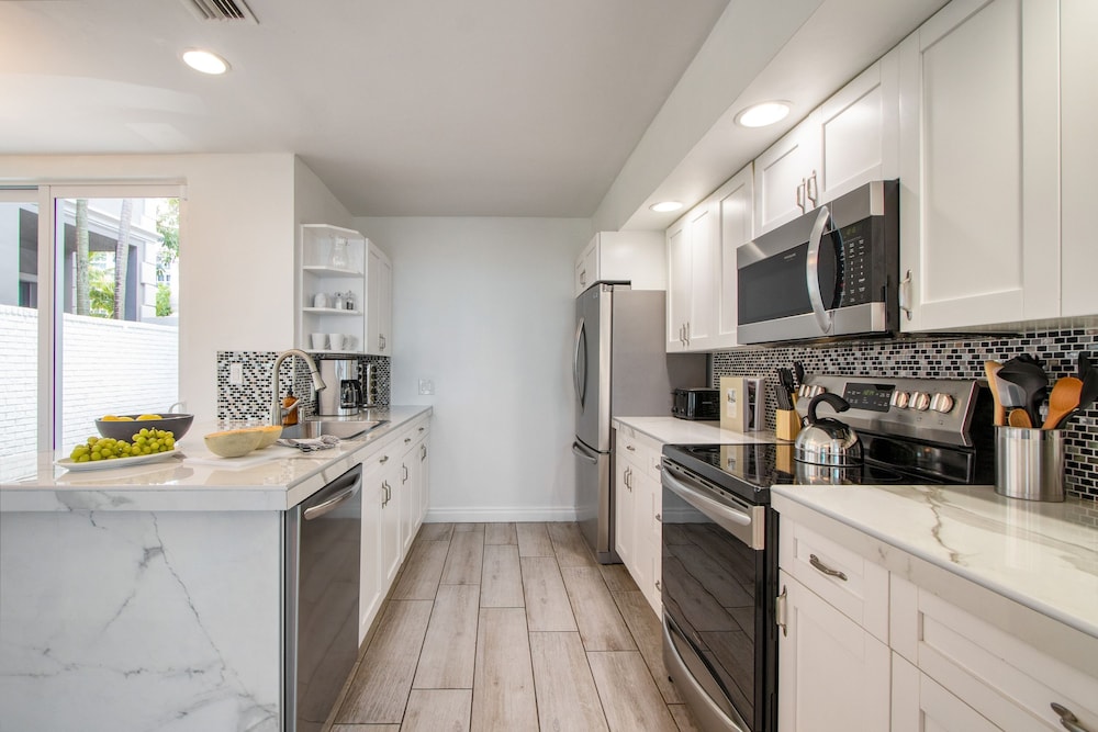 Sea Breeze by Avantstay Across From Fort Lauderdale Beach Pool Out Door Dining Fire pit