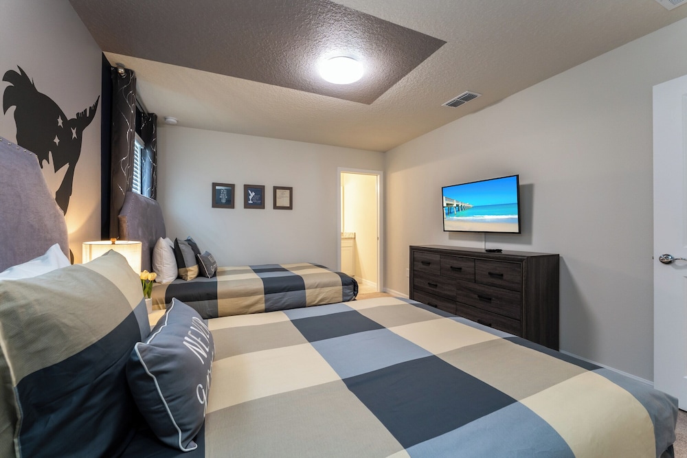 Amazing 8BR Villa by Disney Pool Theater