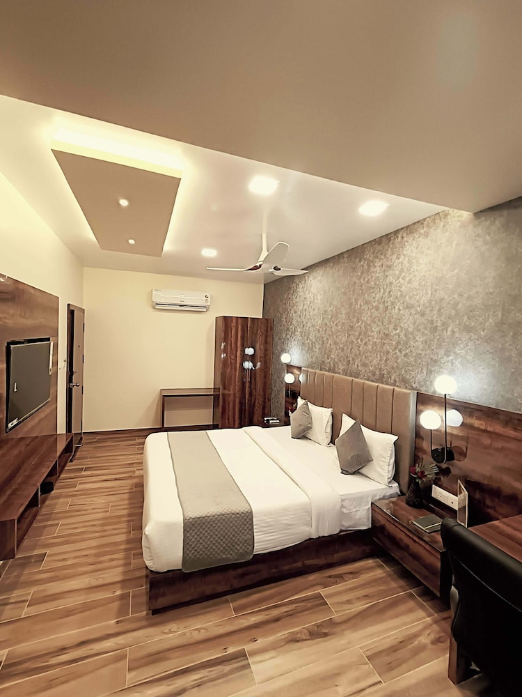 THE KASHI RESIDENCY