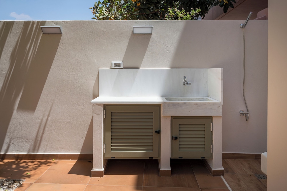 Lithos Residence