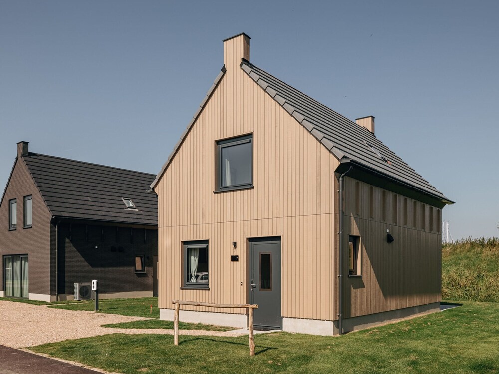 Villa by Lake Veere With Sauna