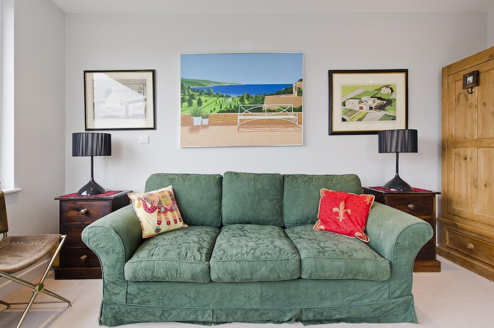 Fabulous 2-bed Penthouse Wimbledon