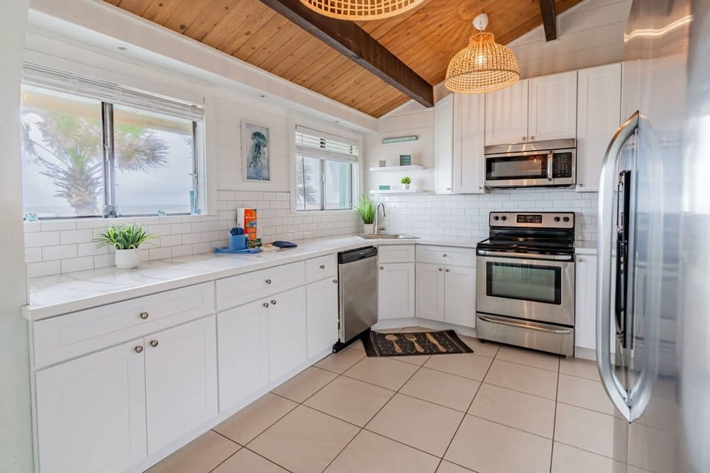 Pelican Beach Private Ocean Front Beach House- Sleeps 10 Bring Your Surf Boards