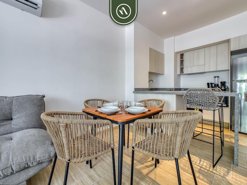 New 1 BR Condo - Oceanview Pool - 2 min to Beach