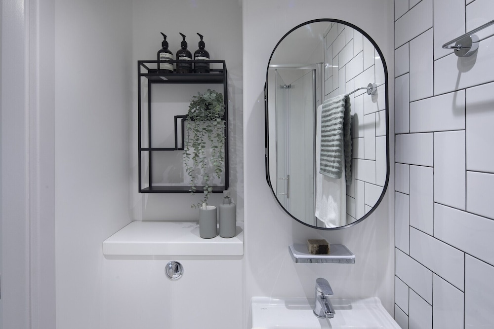 Modern Studios with Kitchen & Ensuite