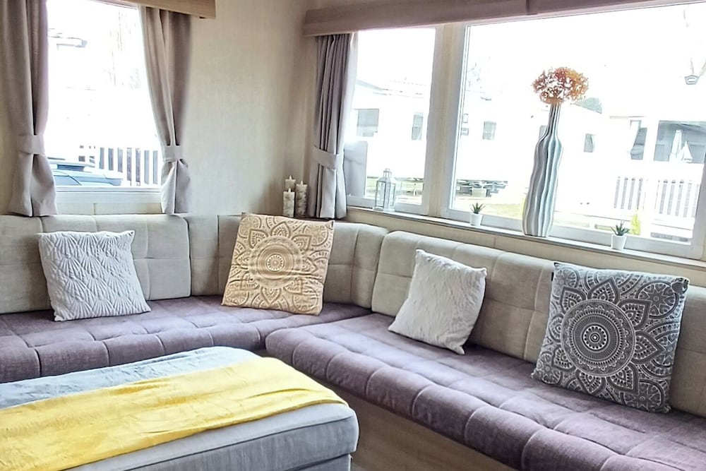 Luxury Family Lodge, Decking, Parking, Tattershall