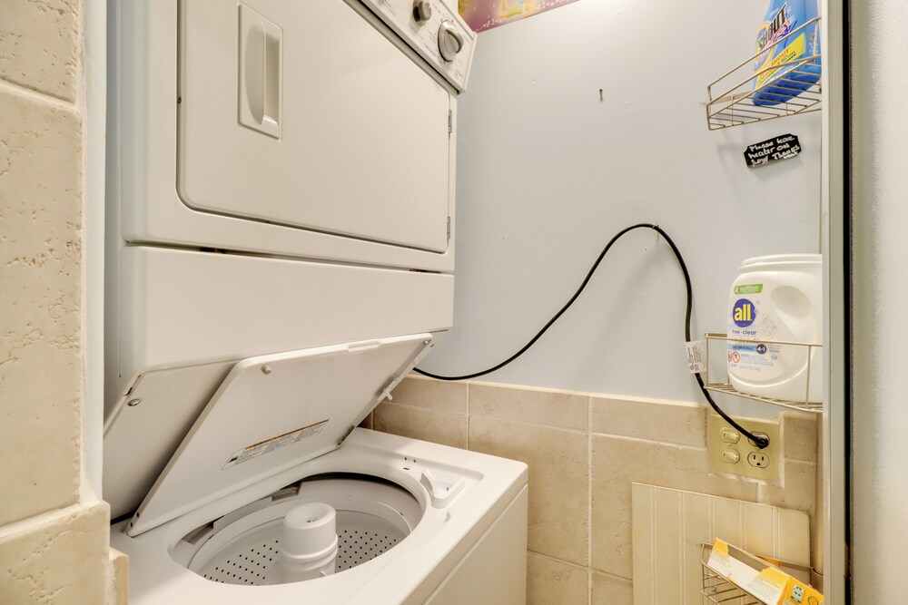 Close to Midtown! Cozy Reno 'river Cottage'