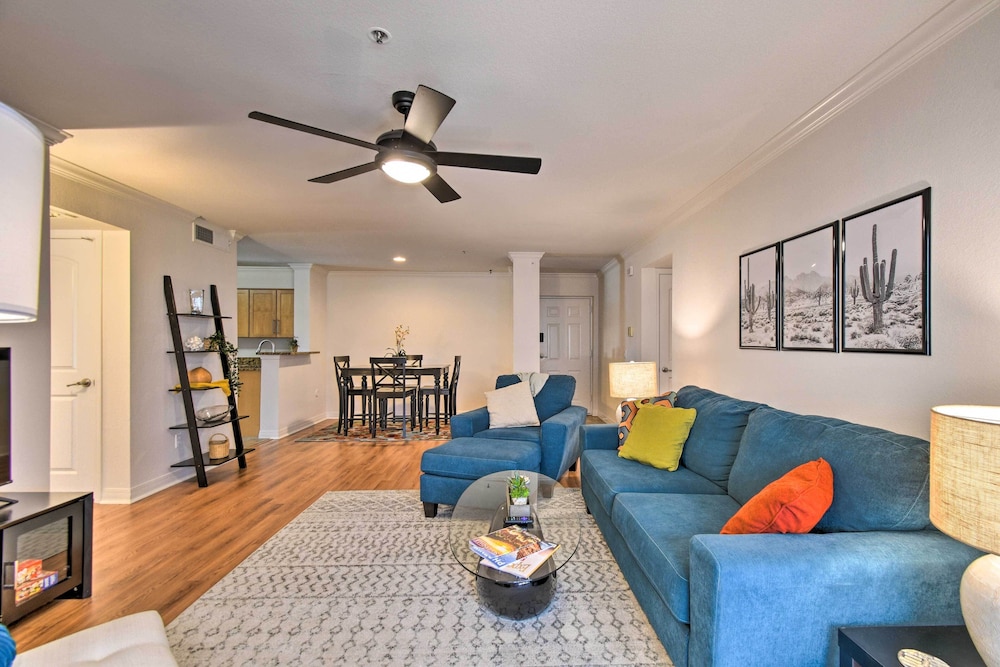 6 Mi to Downtown: Phoenix Condo w/ Pool Access!