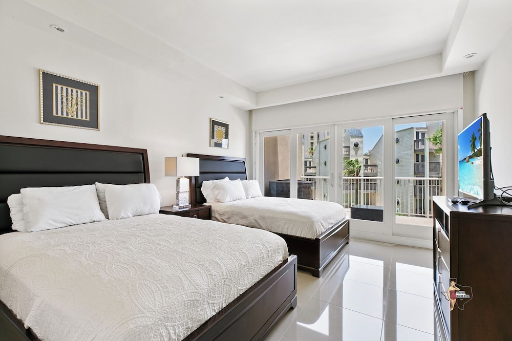 Bahia Mar-Solare Beachfront & Two Pools