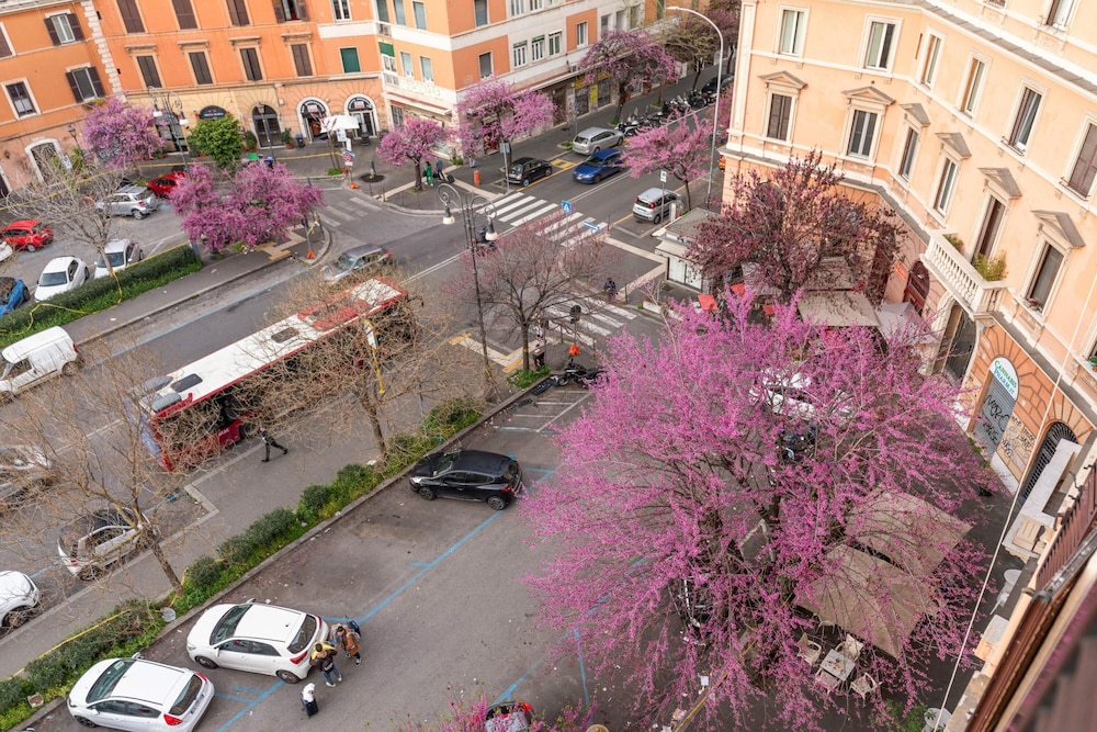Termini Station Lightsome 3BR Apartment photo 2