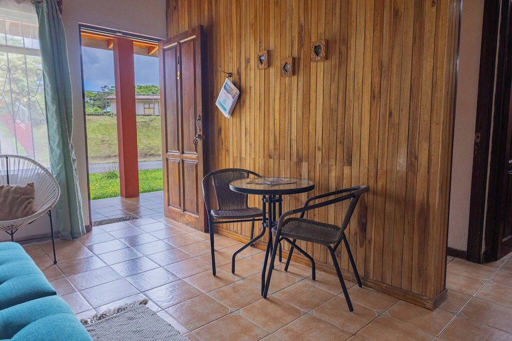 Cozy & Beautiful Casa Aire, Near Lake Park & Town