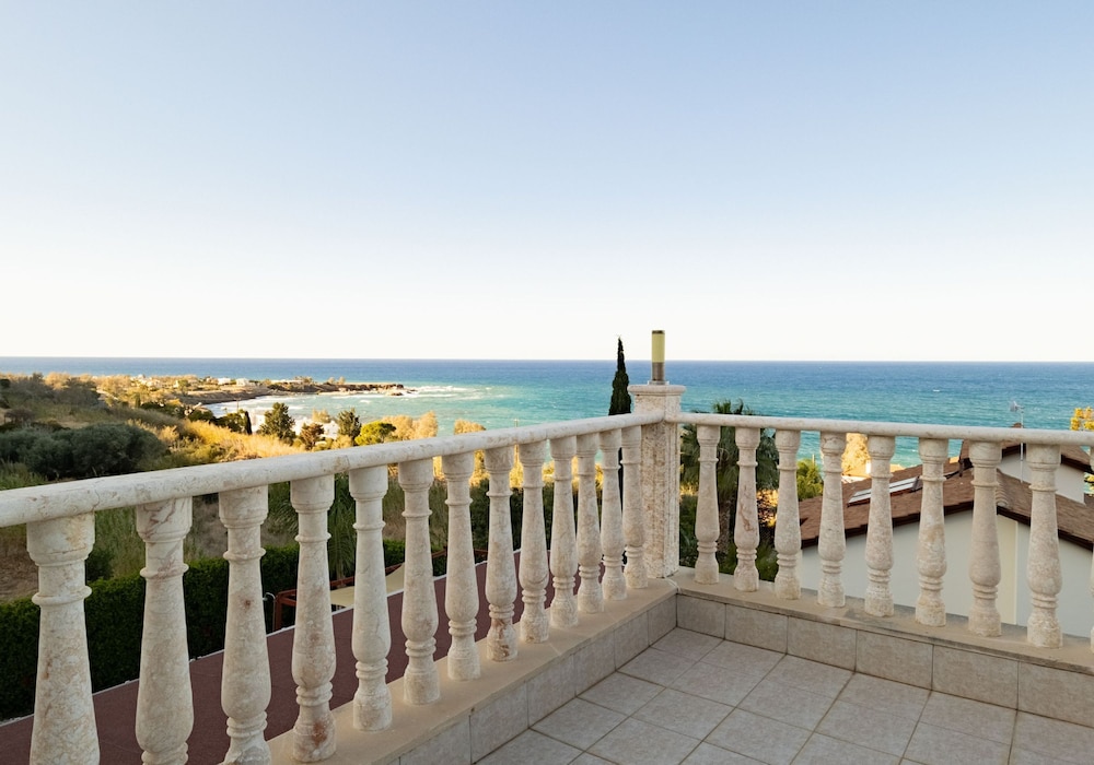 Pomos Harbour View Villa